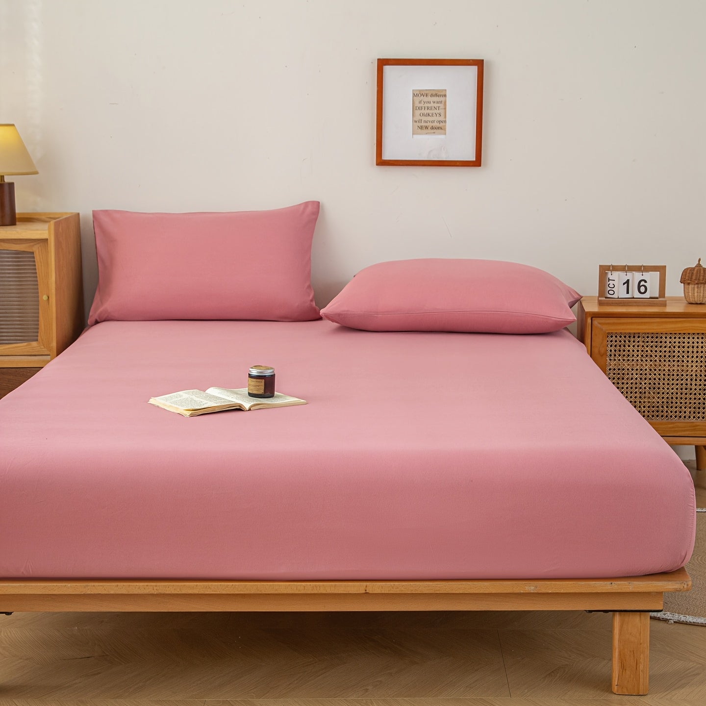 A Solid-color Fitted Sheet Without Pillowcases, a Soft and Comfortable Bedding Mattress Protector with a Non-slip Cover, Suitable for Bedrooms and Guest Rooms. Fitted Sheet Only