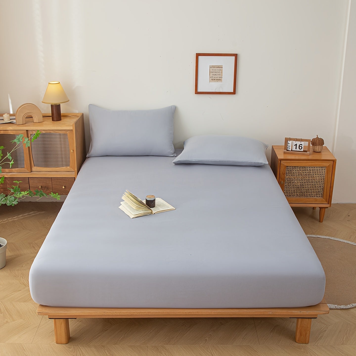 A Solid-color Fitted Sheet Without Pillowcases, a Soft and Comfortable Bedding Mattress Protector with a Non-slip Cover, Suitable for Bedrooms and Guest Rooms. Fitted Sheet Only