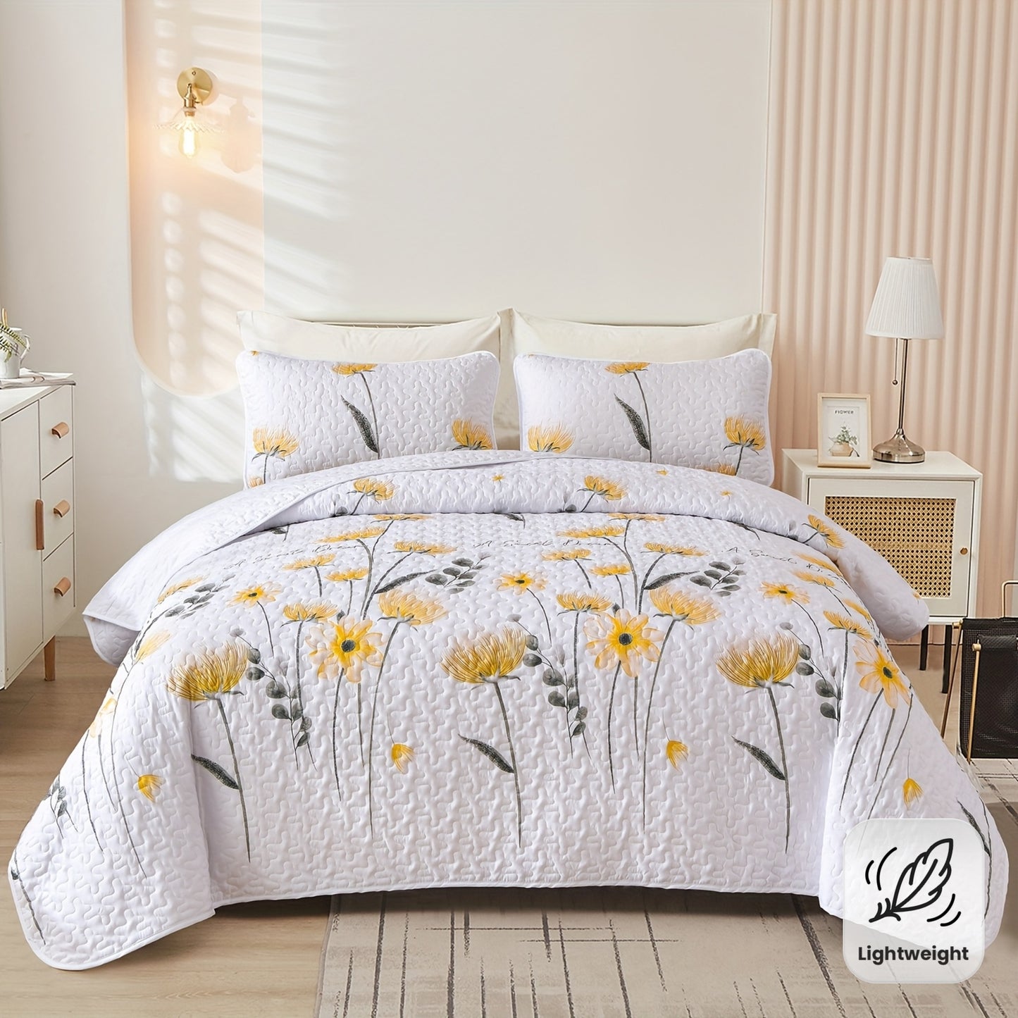 Queen And King Quilt Set Featuring a Charming Floral Design, Made from Lightweight Microfiber. This Reversible Bedspread Is Perfect for Spring And Suitable for All Seasons, Available in Sizes 90"X96" for Queen And 90"X104" for King