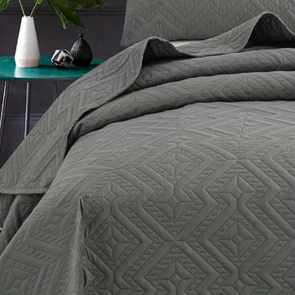 1pc Elegant Herringbone Quilted Bedspred - Soft, Breathable Polyester with Ruffle Detail, All-Season Coverlet for Modern Cabin Style Bedroom Decoration, Bed Decor