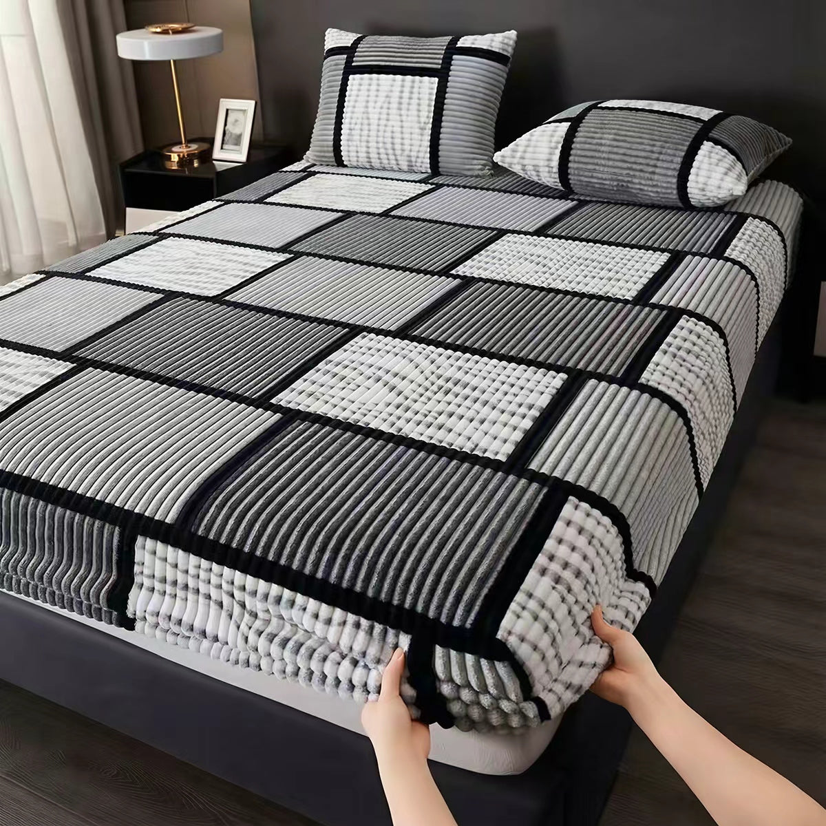 Fitted Sheet, Geometric Checkered Velvet Fitted Sheet, Machine Washable, Skin-friendly Soft Fabric, Thick Bedding, Suitable for All Four Seasons