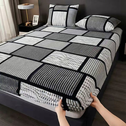 Fitted Sheet, Geometric Checkered Velvet Fitted Sheet, Machine Washable, Skin-friendly Soft Fabric, Thick Bedding, Suitable for All Four Seasons