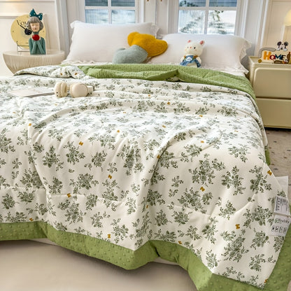 [Lightweight Summer Quilt] 1pc a Lightweight Summer Quilt - an Ultra-Soft Blanket Featuring Floral Designs, Ideal for Those Who Sleep Hot. Made from High-Quality Polyester with a Reverse Bean Velvet Texture, It Is Machine Washable And Perfect for Use in T