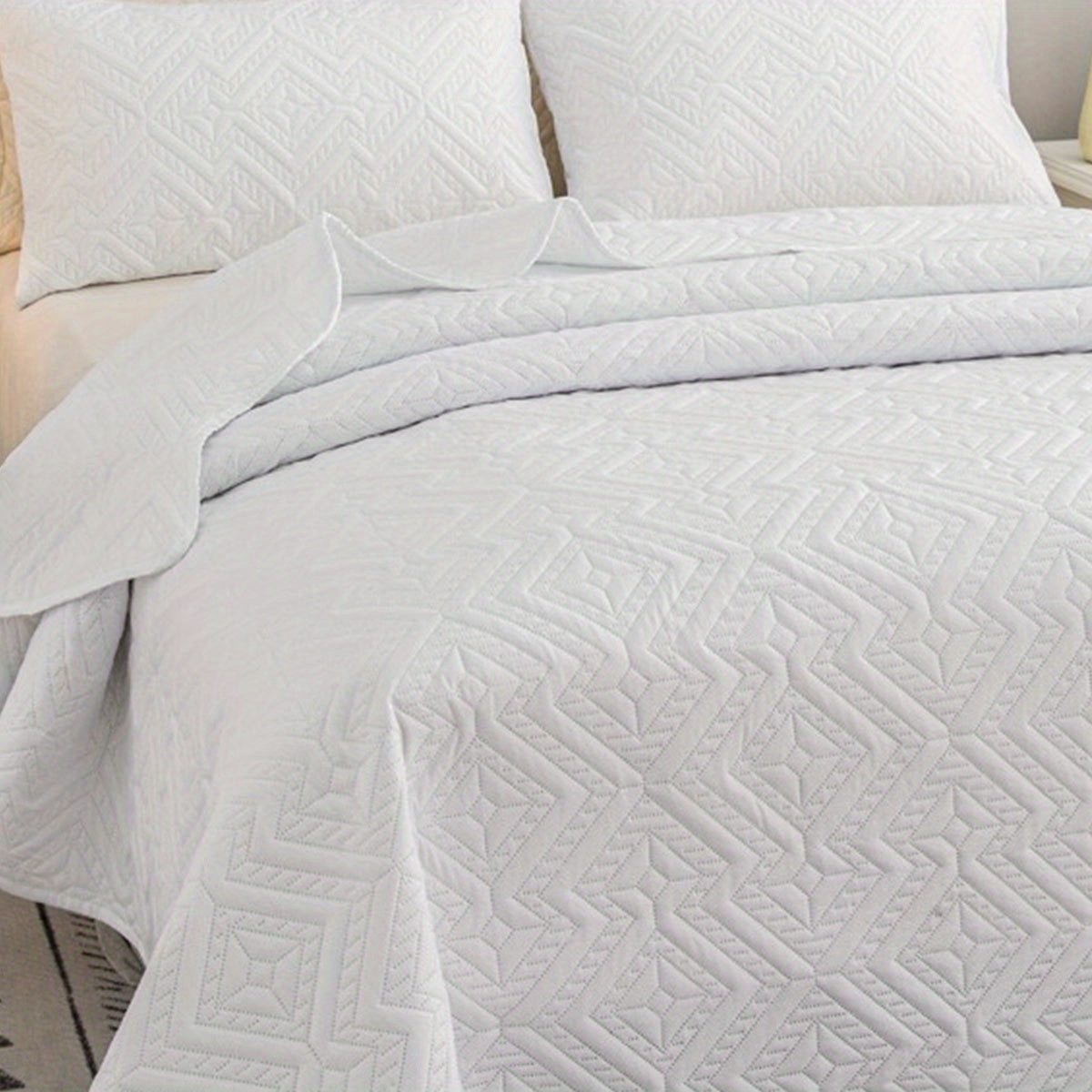 1pc Elegant Herringbone Quilted Bedspred - Soft, Breathable Polyester with Ruffle Detail, All-Season Coverlet for Modern Cabin Style Bedroom Decoration, Bed Decor