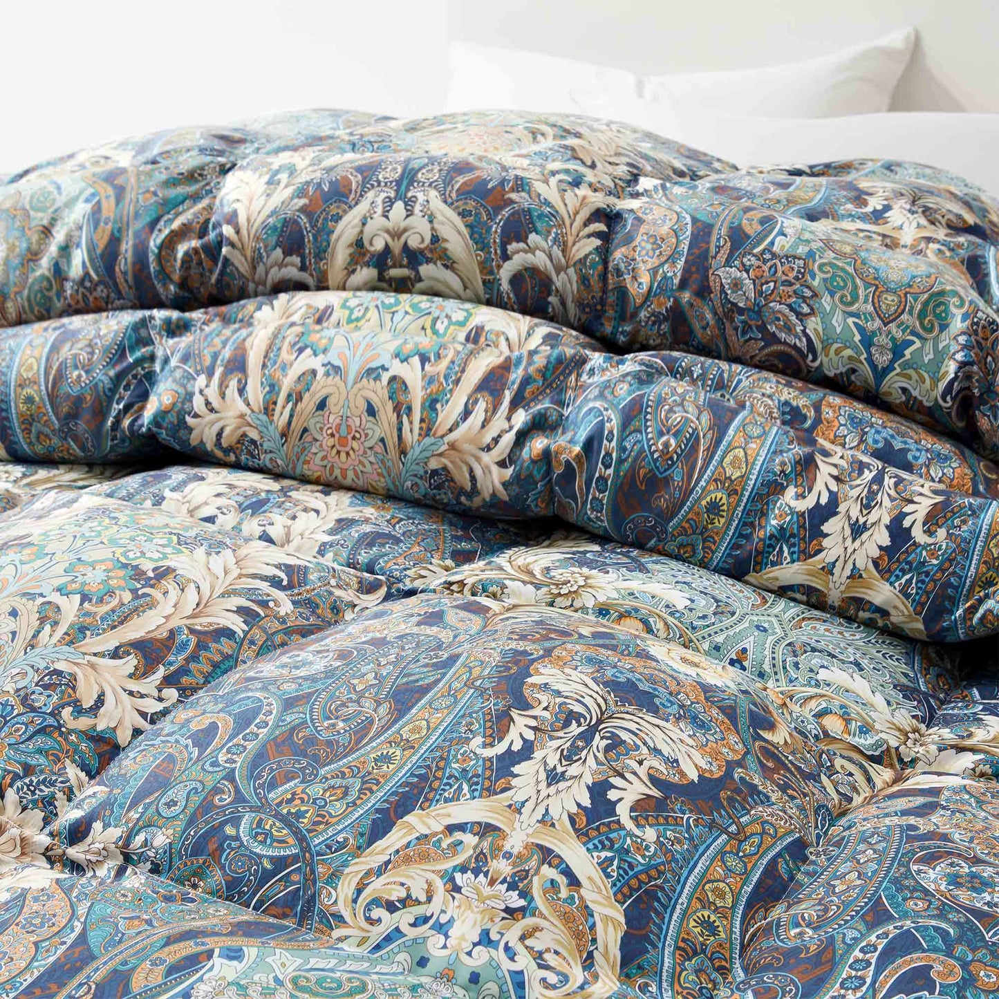 Puredown Oversized Boho Paisley Flower Down Comforter, King or Queen Bed Blanket