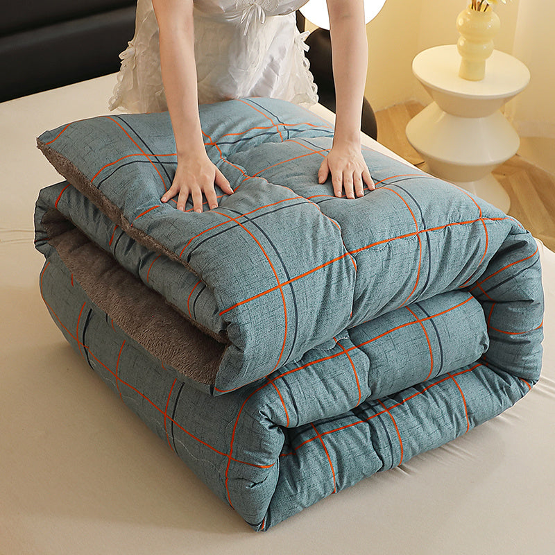 1pc Plush Thick Winter Quilt - Extra Warm Soft Quilted Bedding with Blue Plaid Pattern, Cozy Comforter for Bedroom And Student Dorm, Classic Cozy Style, Machine Washable, Suitable for All-Season Use