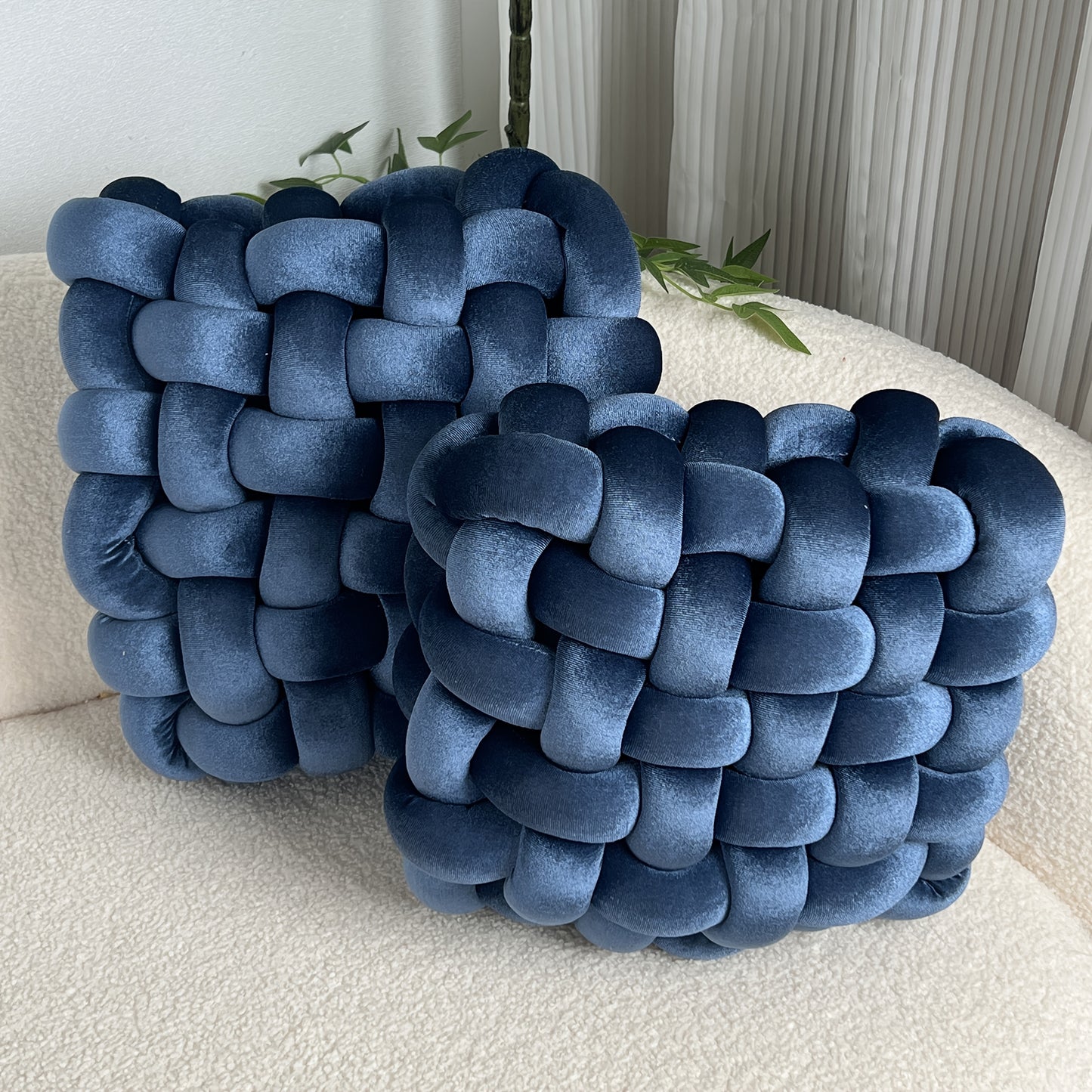 2pcs Set Golden Velvet Hand- Knotted Square Decorative Pillows, Knotted Floor Pillows, Suitable for Living Room Bay Window, Bedroom, Office, Sofa, Chair, Bed