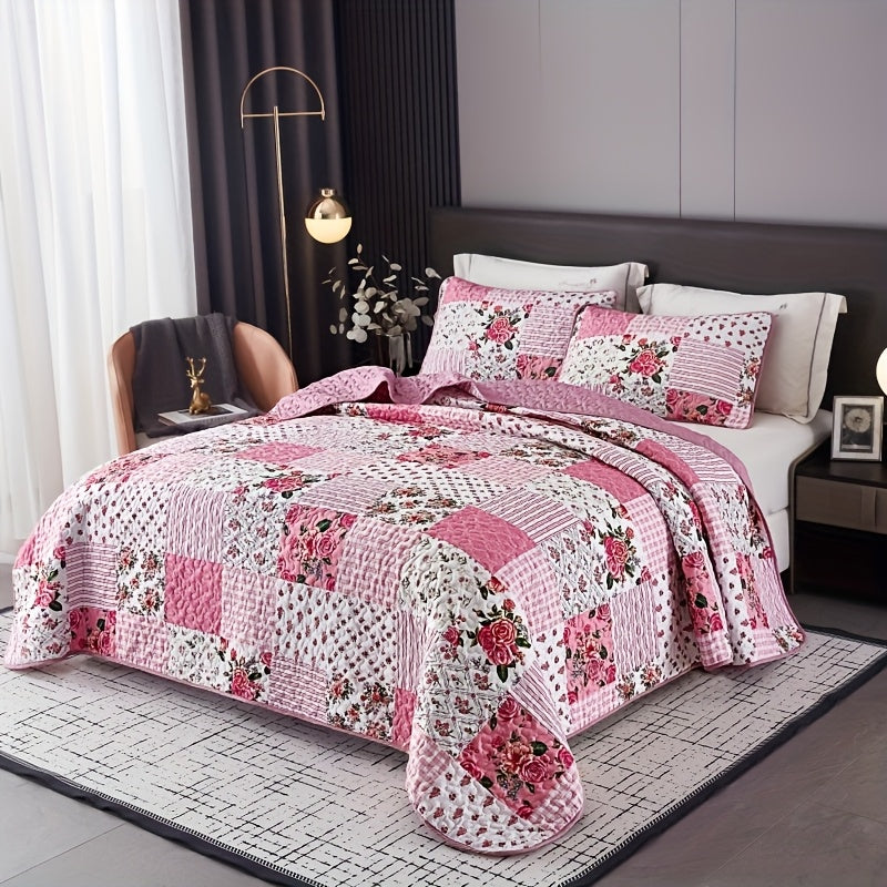 [Sweet Pink Quilted Bedding] 3pcs Sweet Pink Quilted Bedding, Floral Patchwork Style Print, Includes 1pc Bed Cover And 2pcs Pillowcases, Machine Washable, All-Season Use, Soft Breathable Comfortable Bedroom Dorm Decor Bedding