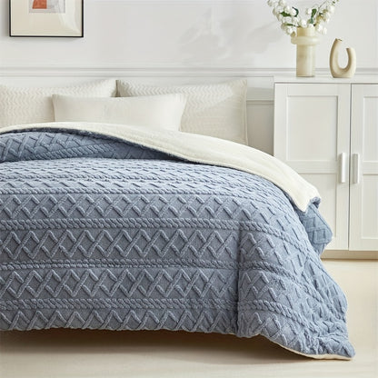 Thickened Warm Patchwork Quilt for Home Use, Luxurious Printed Lamb Blanket for Autumn And Winter, Fluffy Polyester Comforter, Oversized Double Bed Quilt for All Seasons, Soft And Comfortable Quilted Polyester Bedding