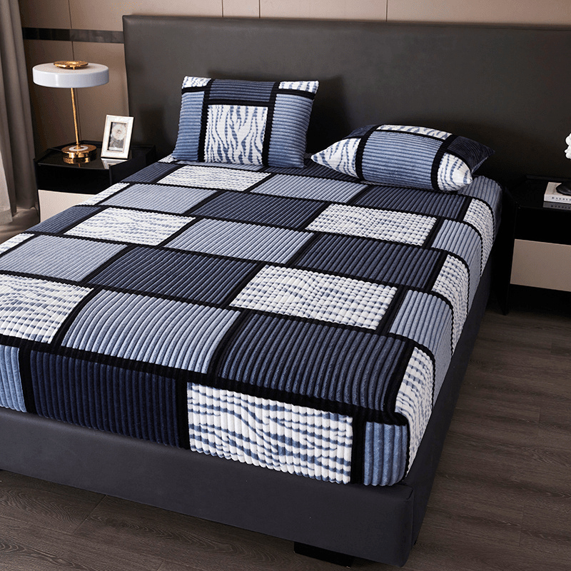 Geometric Large-grid Velour Fitted Sheet, Skin-friendly, Soft and Comfortable, Fully Wrapped Anti-slip Fit That Stays in Place, Single-piece Bed Cover for the Bedroom, Thick and Sturdy, Suitable for All Seasons, Machine Washable