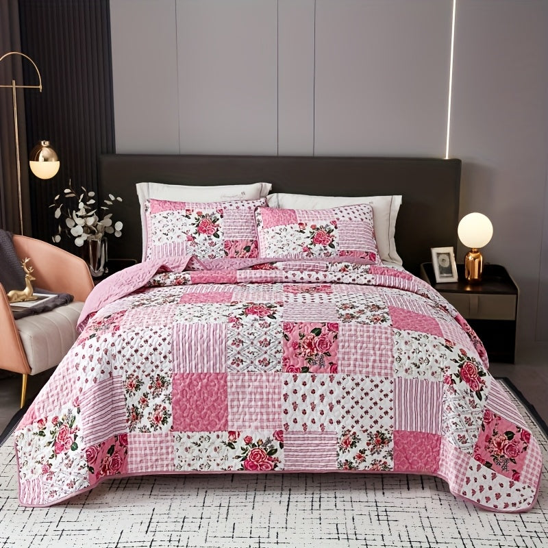 [Sweet Pink Quilted Bedding] 3pcs Sweet Pink Quilted Bedding, Floral Patchwork Style Print, Includes 1pc Bed Cover And 2pcs Pillowcases, Machine Washable, All-Season Use, Soft Breathable Comfortable Bedroom Dorm Decor Bedding