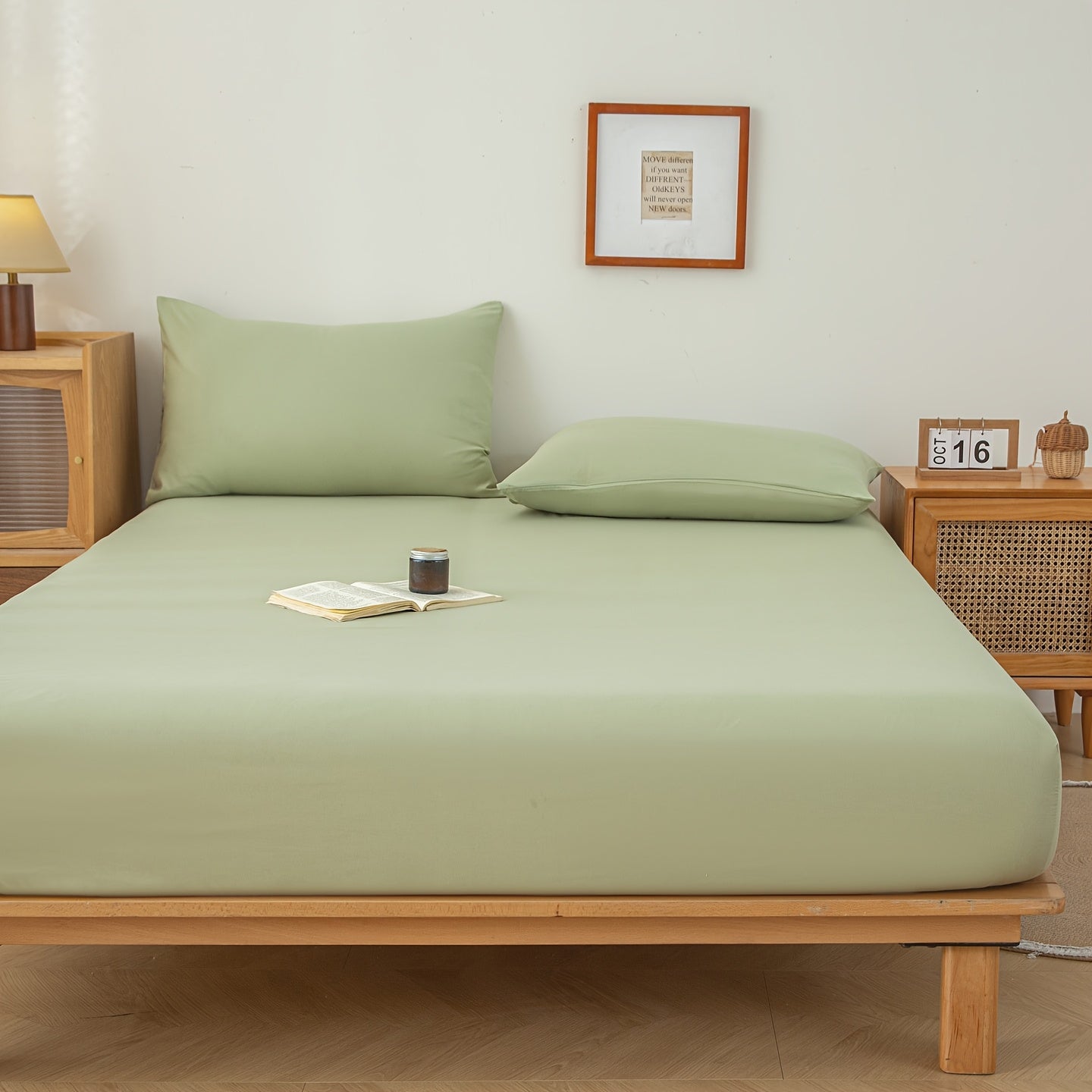 A Solid-color Fitted Sheet Without Pillowcases, a Soft and Comfortable Bedding Mattress Protector with a Non-slip Cover, Suitable for Bedrooms and Guest Rooms. Fitted Sheet Only