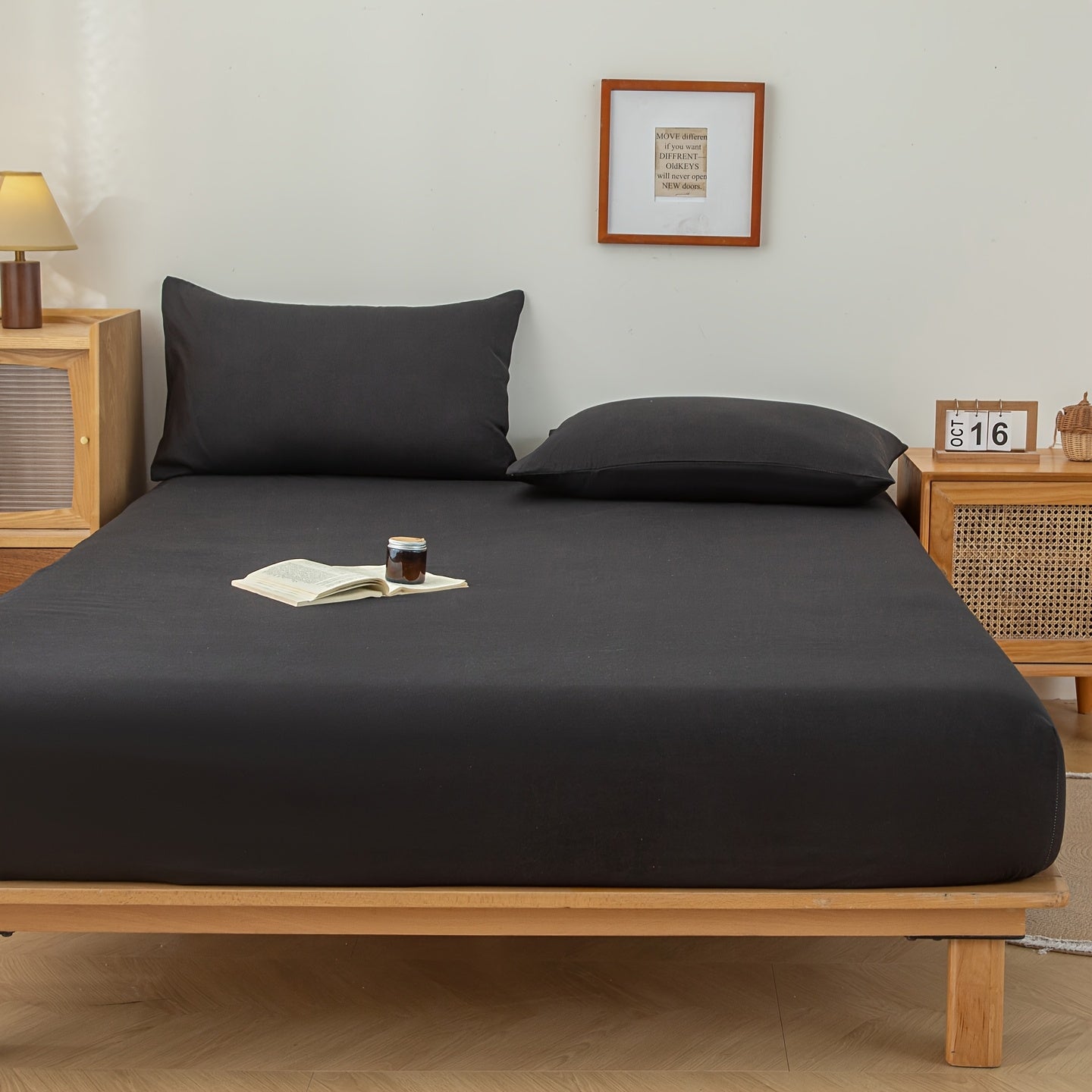 A Solid-color Fitted Sheet Without Pillowcases, a Soft and Comfortable Bedding Mattress Protector with a Non-slip Cover, Suitable for Bedrooms and Guest Rooms. Fitted Sheet Only
