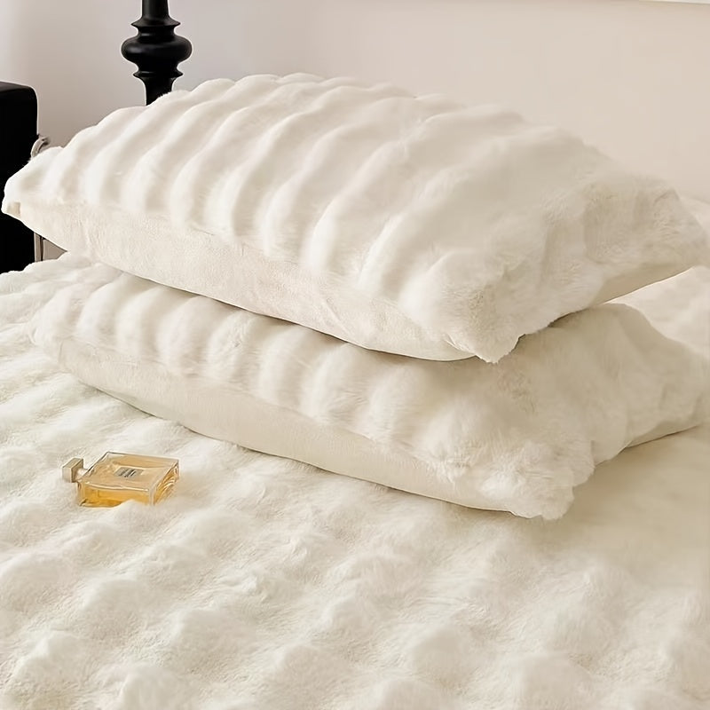 Imitation Rabbit Fur Plush Pillow. Machine Washable, Perfect for Home Decor. Suitable for Sofas, Beds, Living Rooms, And Bedrooms. A Warm Pillow for Dorms in Autumn And Winter